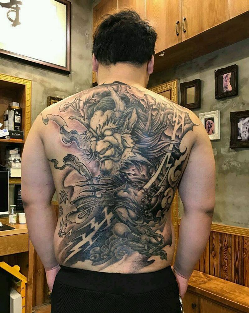 满背雷公纹身纹身图片
