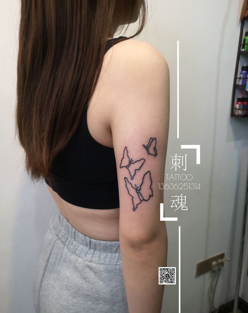 蝴蝶纹身图片_手臂几何纹身图案