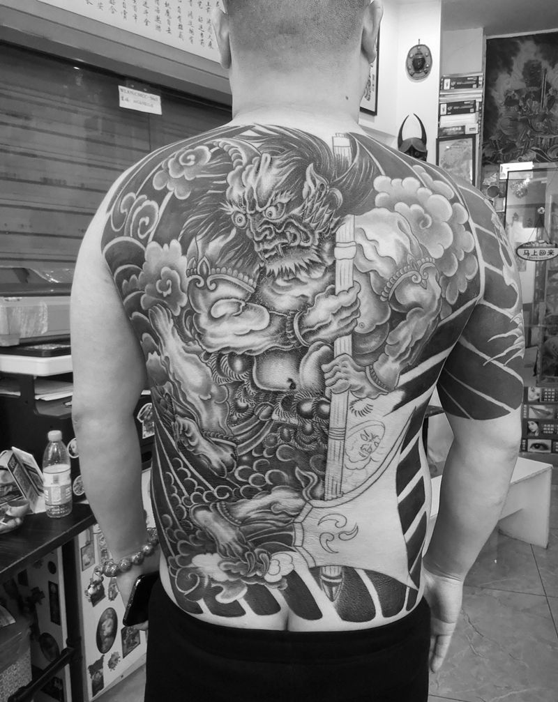 满背半成品纹身图片_背部老传统新传统纹身图案