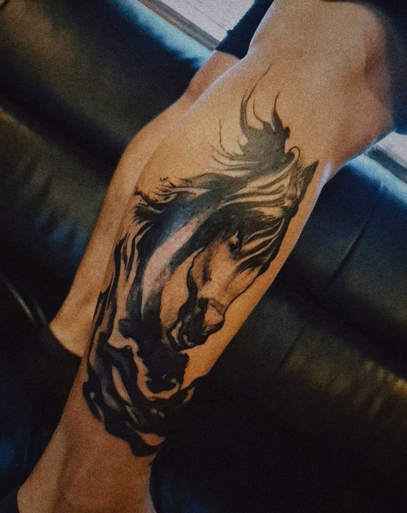 马到成功纹身图片_水墨纹身图案