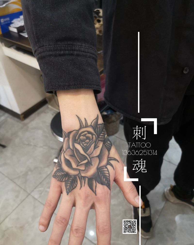 花手 恢复好纹身图片_手部Old School纹身图案