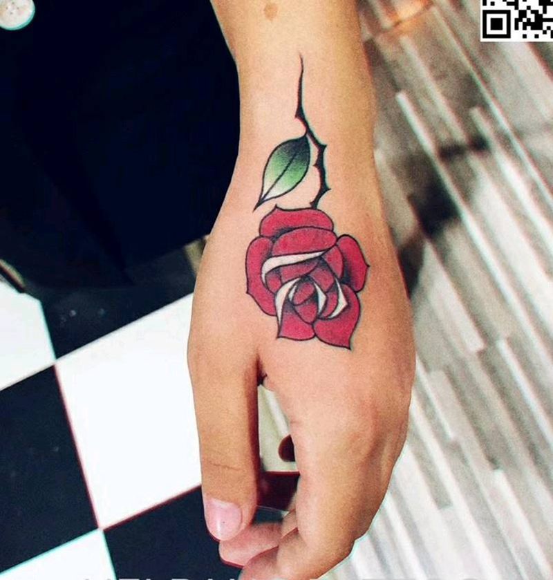 玫瑰花纹身图片_手部纹身图案