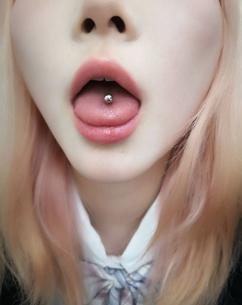 刺魂纹身作品更新系列纹身图片_胸部新传统几何纹身图案