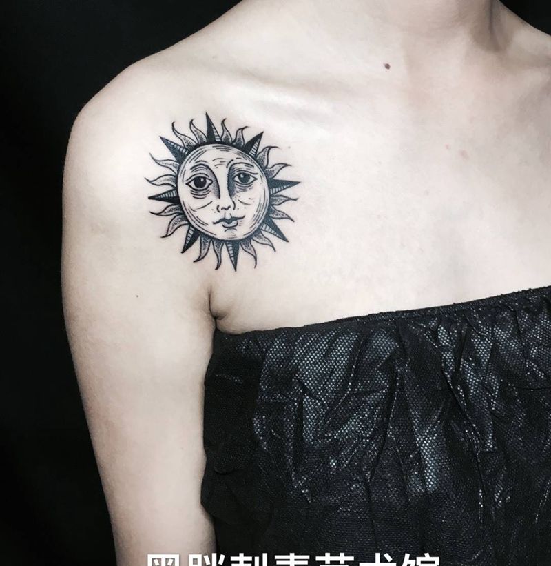 双肩花纹身图片