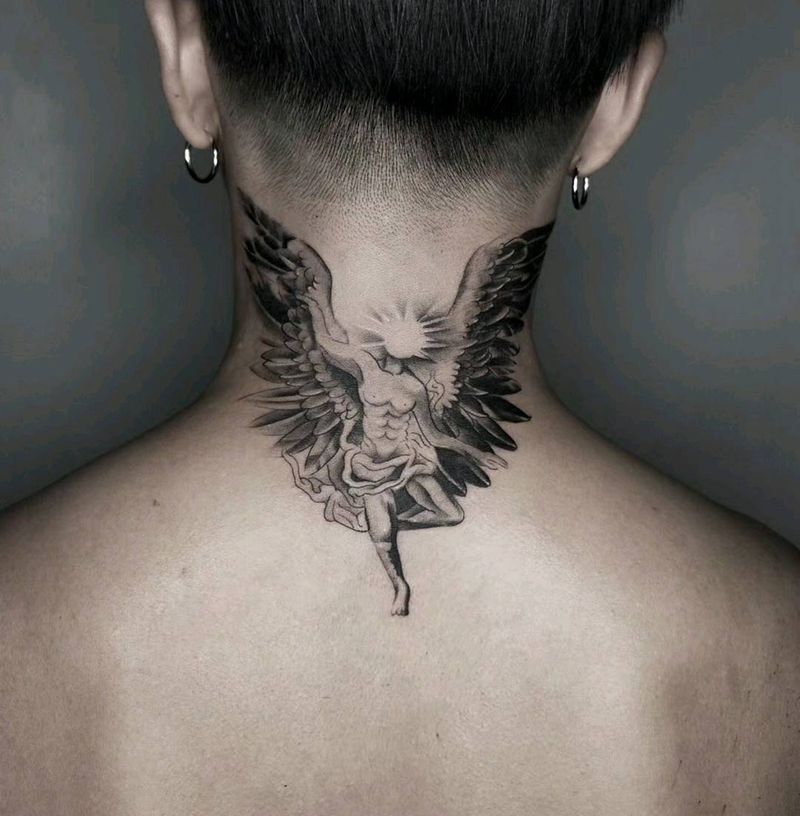 堕落天使纹身图片_颈部欧美写实纹身图案