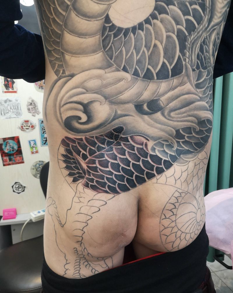 满背大龙纹身图片_背部新传统龙纹身图案