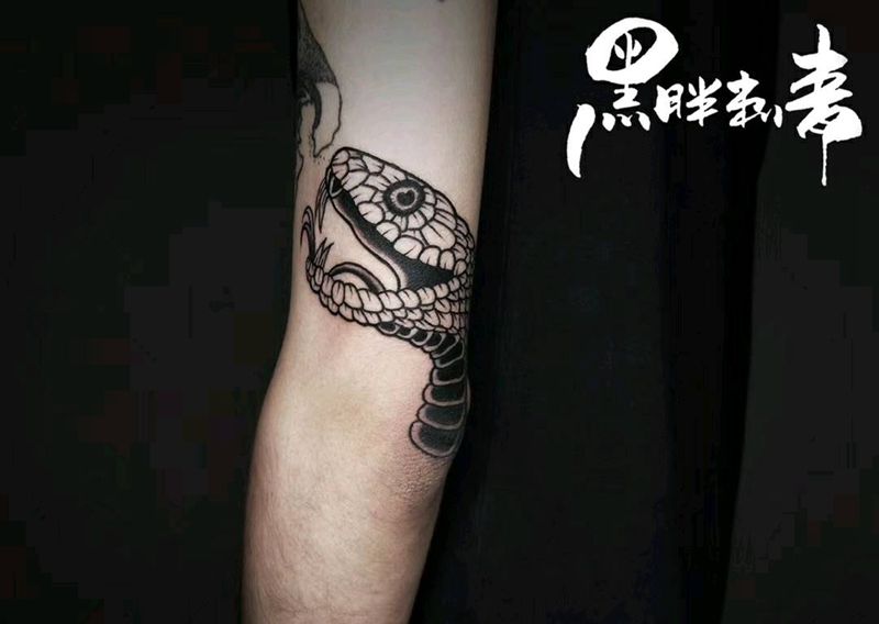 蛇头纹身图片_手臂纹身图案