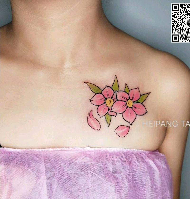 樱花纹身图片_胸部纹身图案