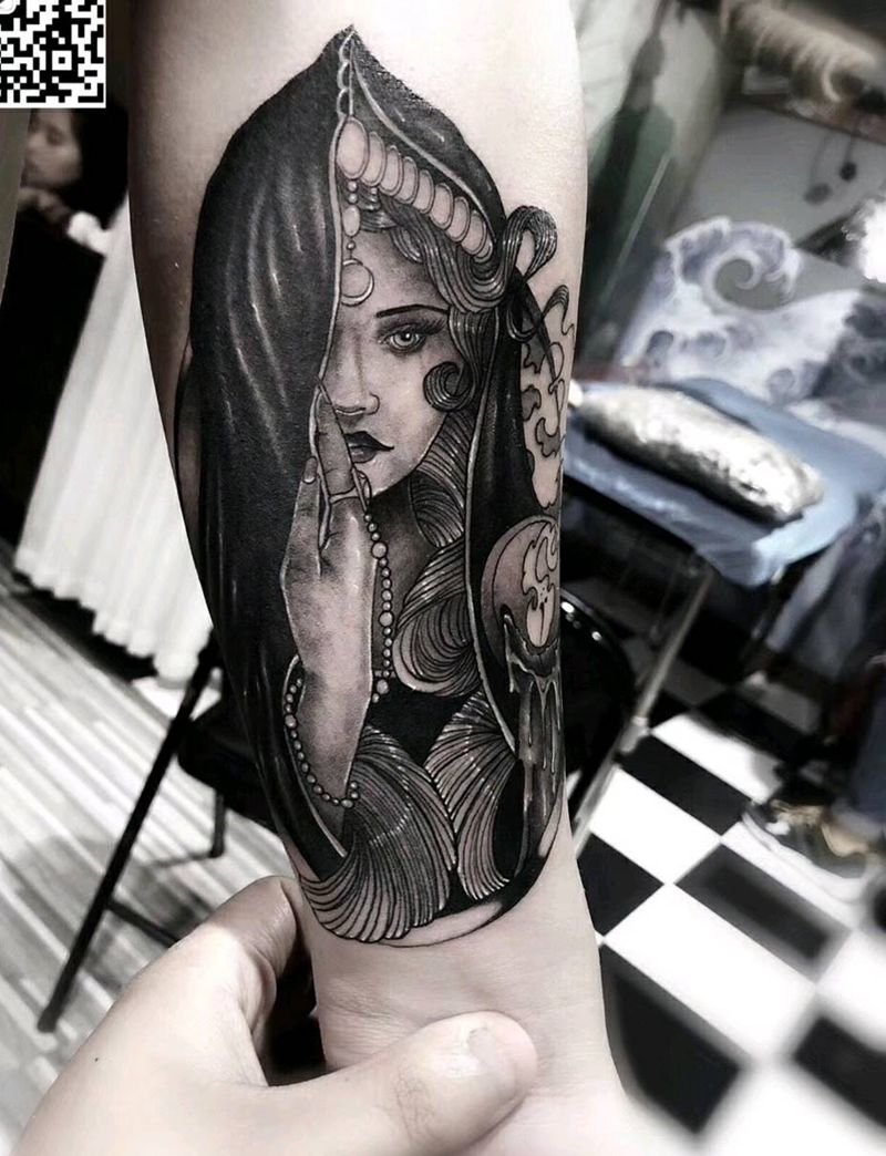 女郎纹身图片_手臂纹身图案