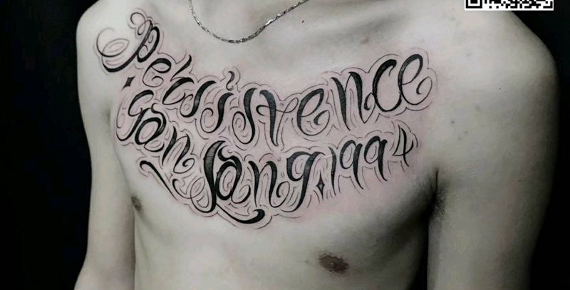 花体英文纹身图片_胸部花体字纹身图案