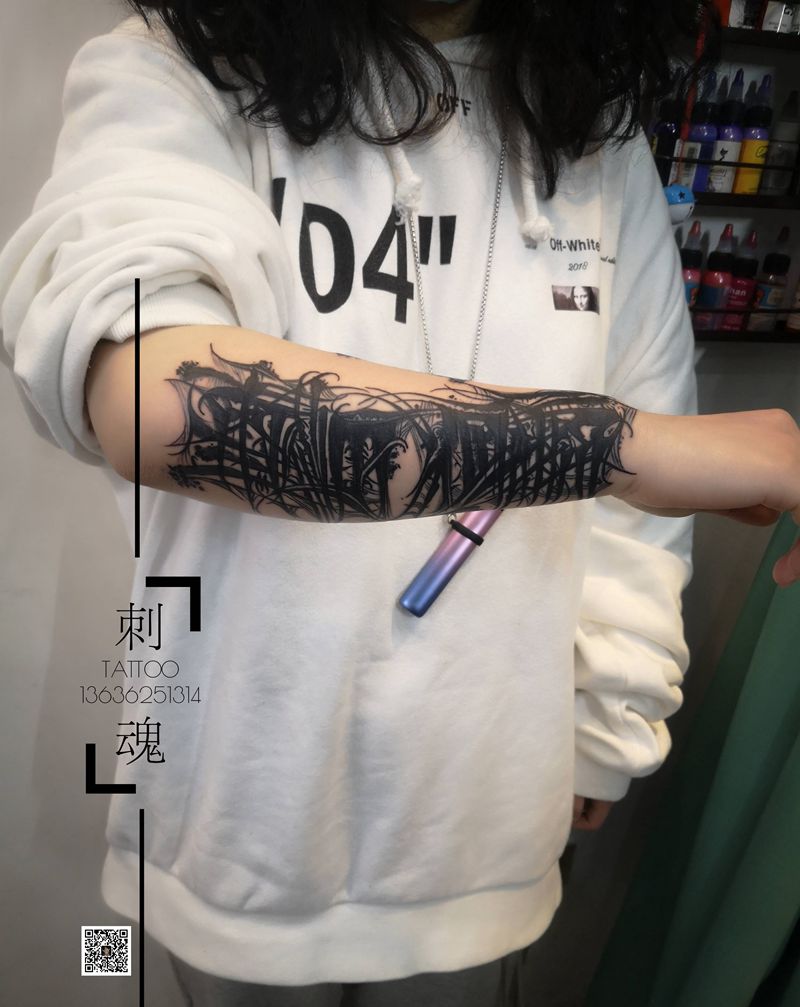 暗黑花体字纹身图片_手臂图腾花体字纹身图案