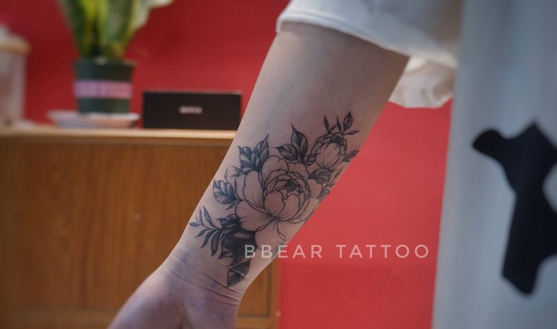 素花遮盖纹身图片_手部素花纹身图案