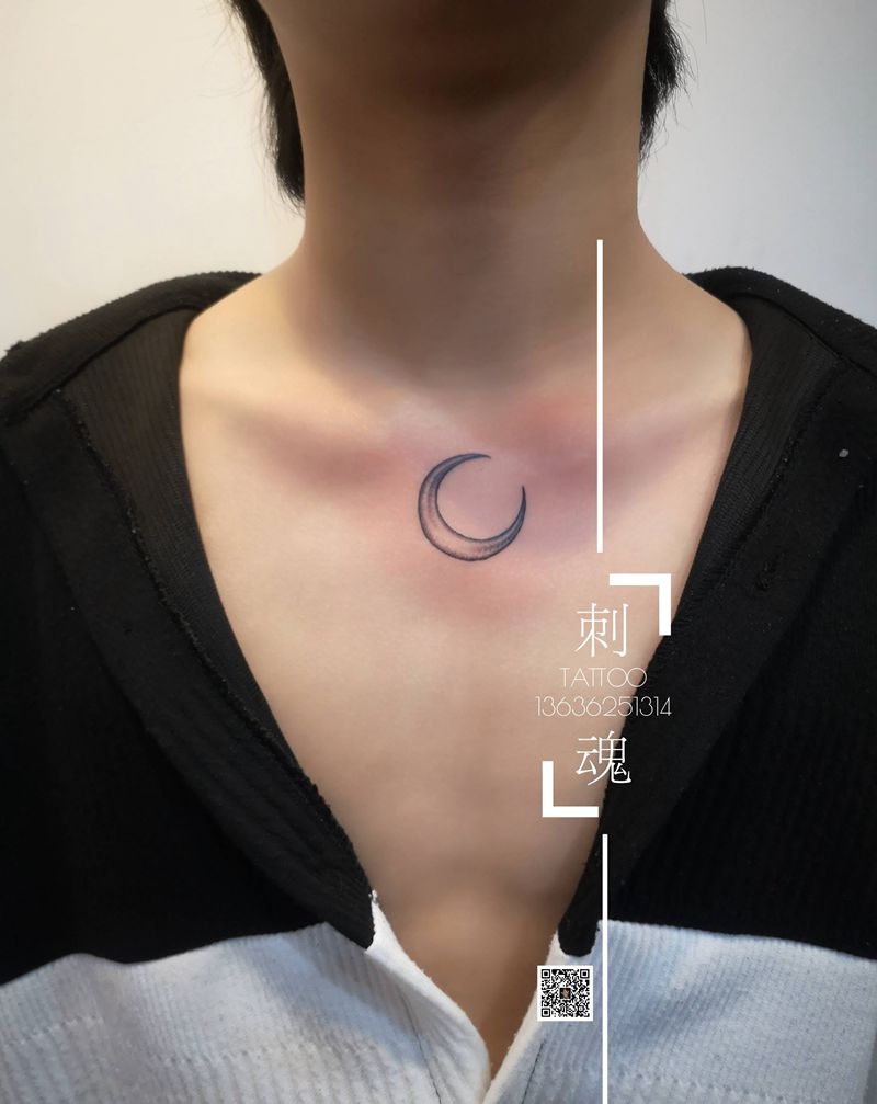月亮纹身图片_胸部几何点刺纹身图案