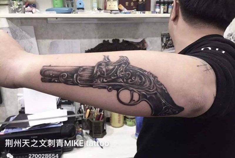 老枪纹身图片_手臂欧美成品纹身图案