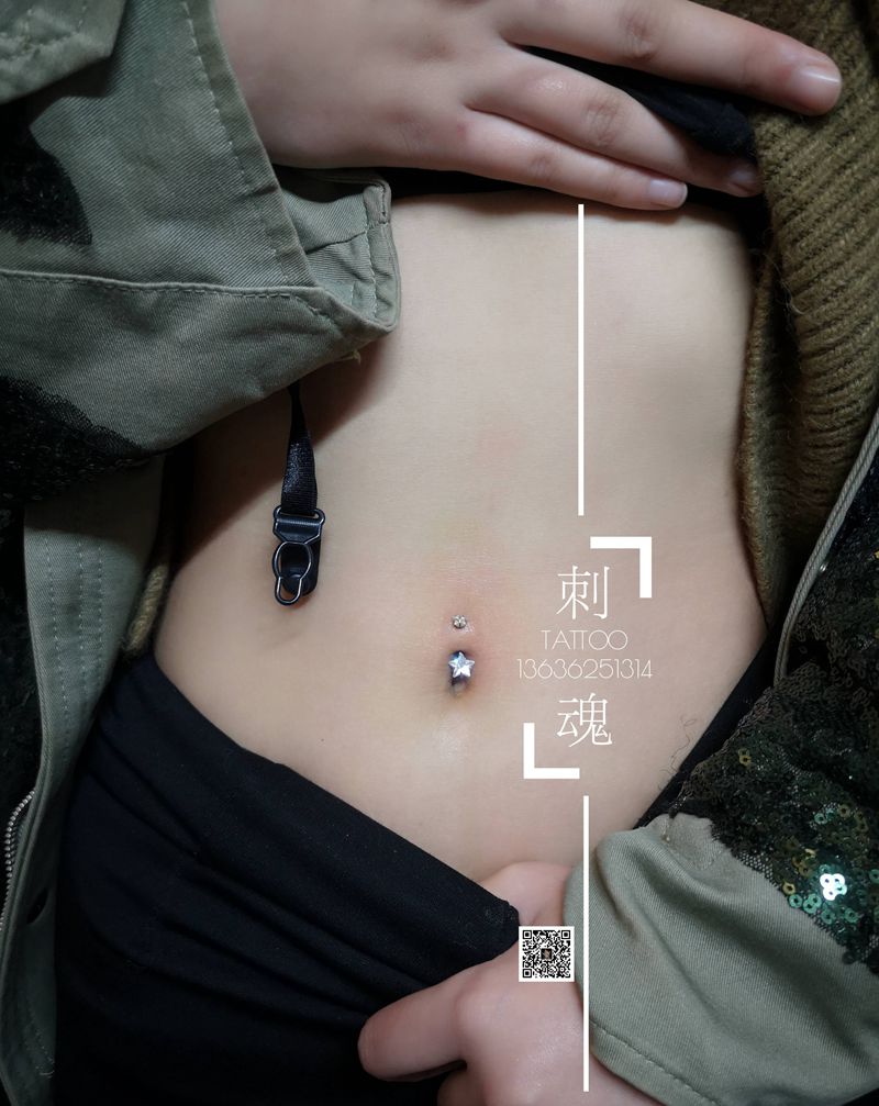 肚脐钉纹身图片_肚脐钉穿孔纹身图案
