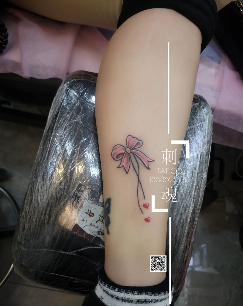 蝴蝶结纹身图片_手臂腿部水彩几何纹身图案