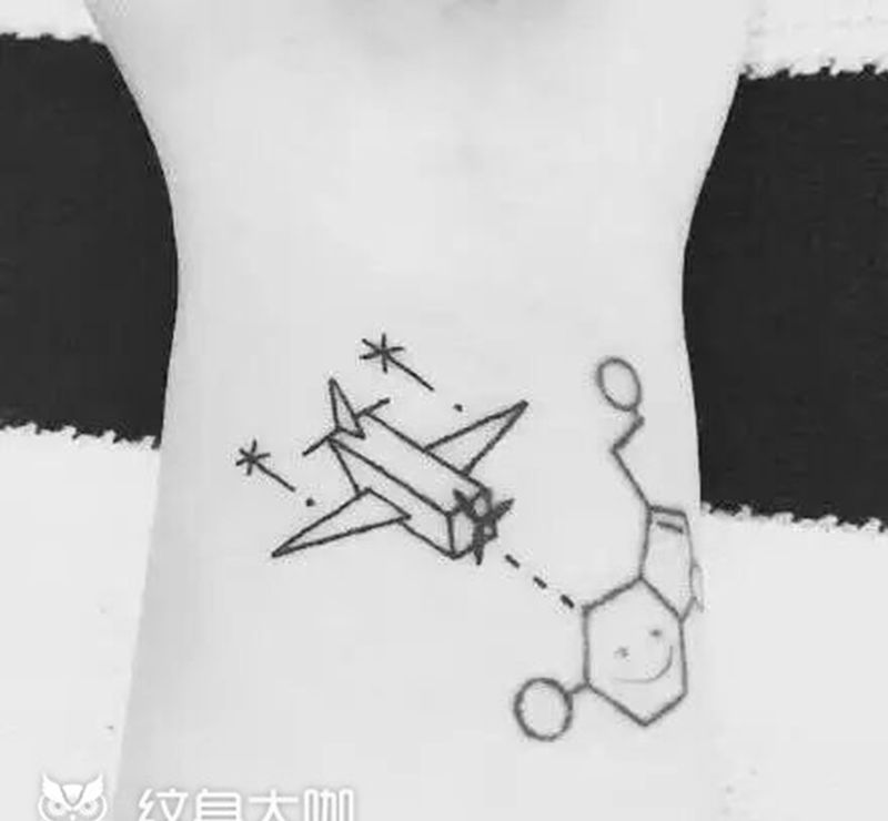 几何小飞机纹身图片