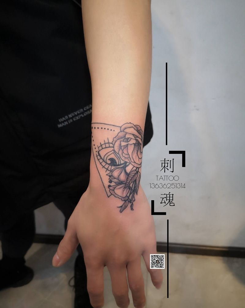 几何小图纹身图片_手臂几何纹身图案