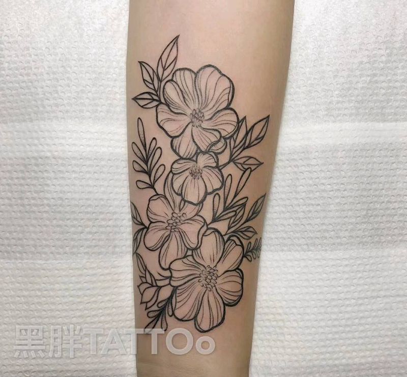 手臂花纹身图片