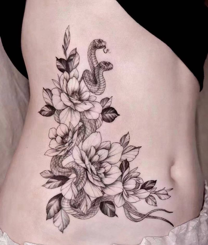 素花蛇纹身图片_腰部新传统纹身图案