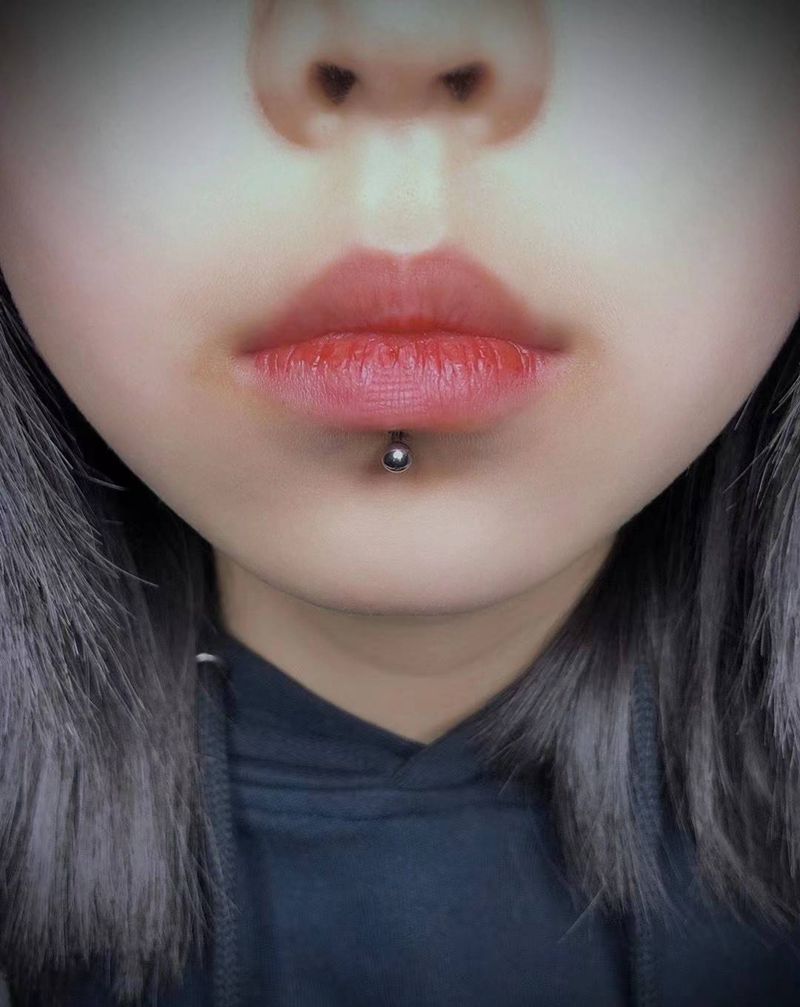 近期穿孔纹身图片_穿孔舌钉脐钉纹身图案