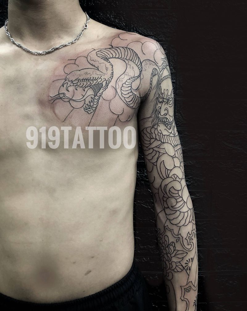 老传统纹身图片_手臂老传统蛇半甲纹身图案