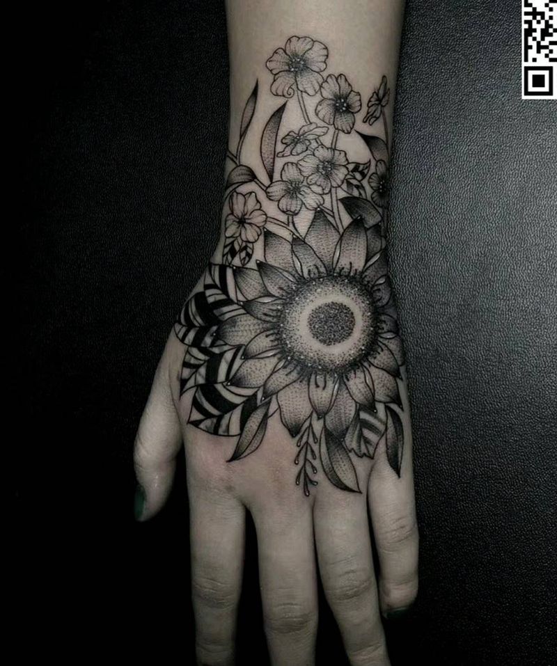 向日葵纹身图片_手部纹身图案