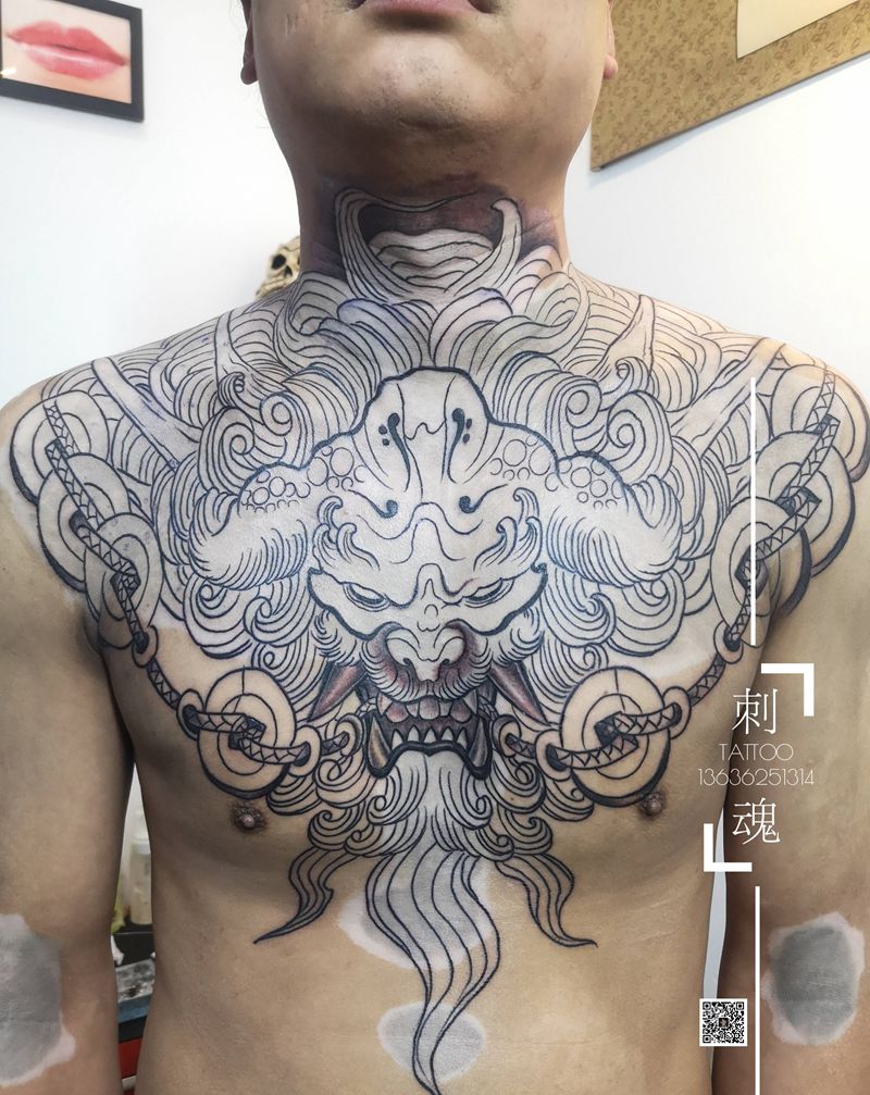 遮盖 白斑纹身图片_胸部新传统几何纹身图案