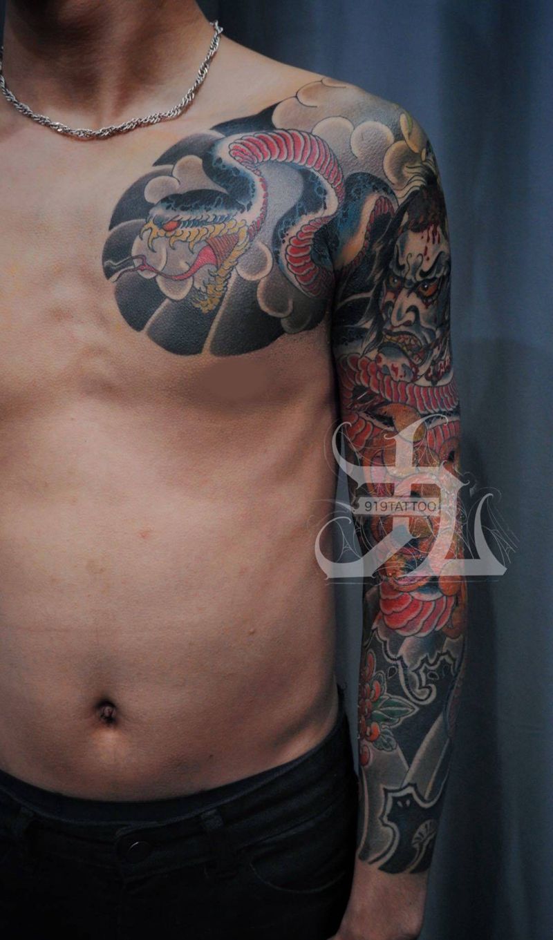 花臂纹身图片_手臂胸部老传统蛇生首纹身图案