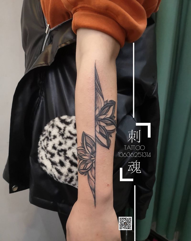 素花纹身图片_手臂新传统纹身图案