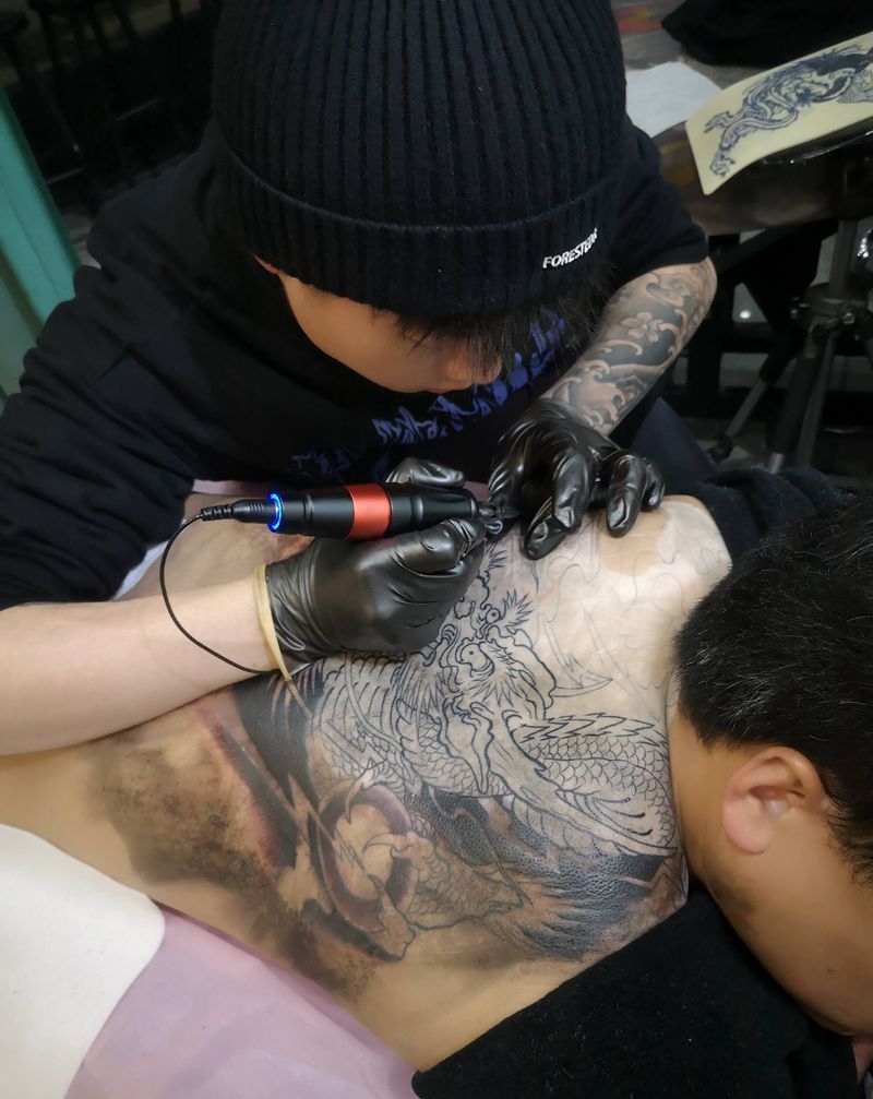 刺魂工作花絮纹身图片_工作花絮纹身图案