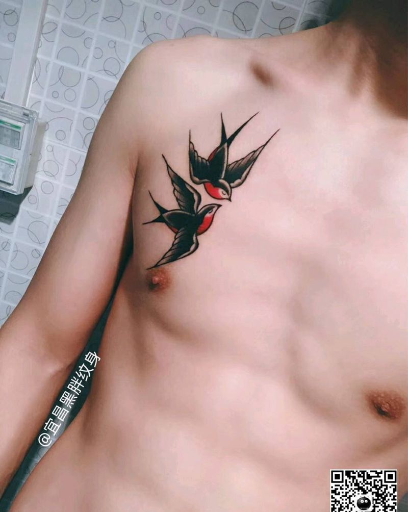 燕子纹身图片_胸部纹身图案