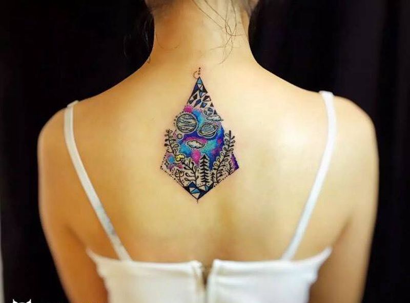 点刺星系纹身图片_欧美颈部成品几何荆州唯刺青纹身图案