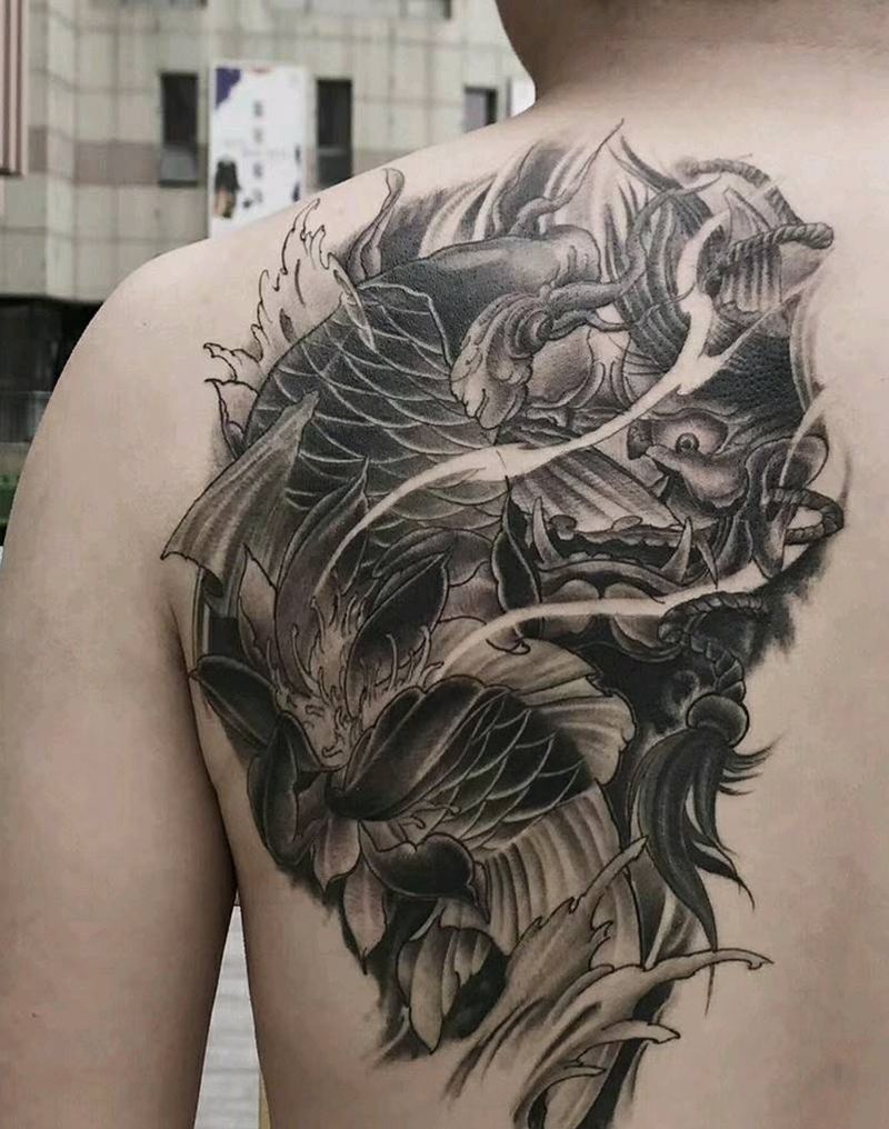 鱼，般若纹身图片_背部新传统纹身图案