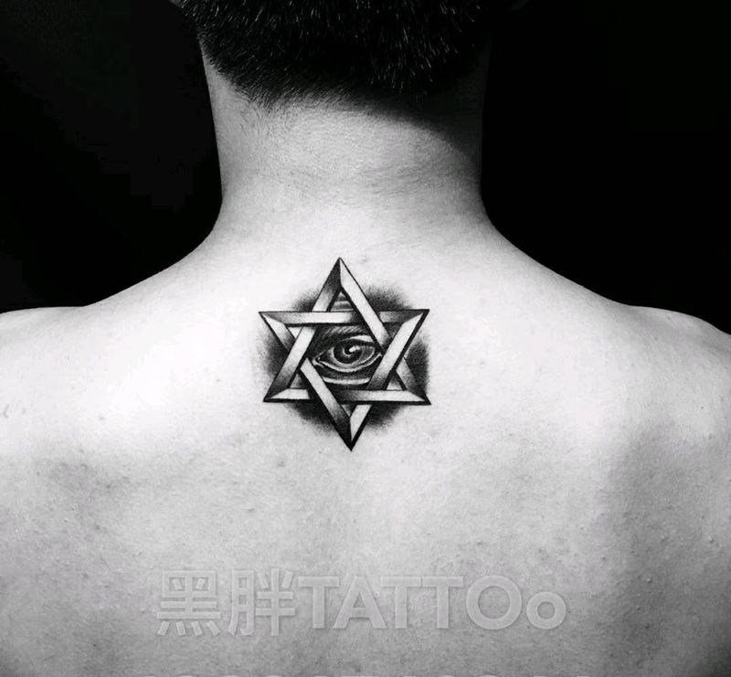 六芒星上帝之眼纹身图片