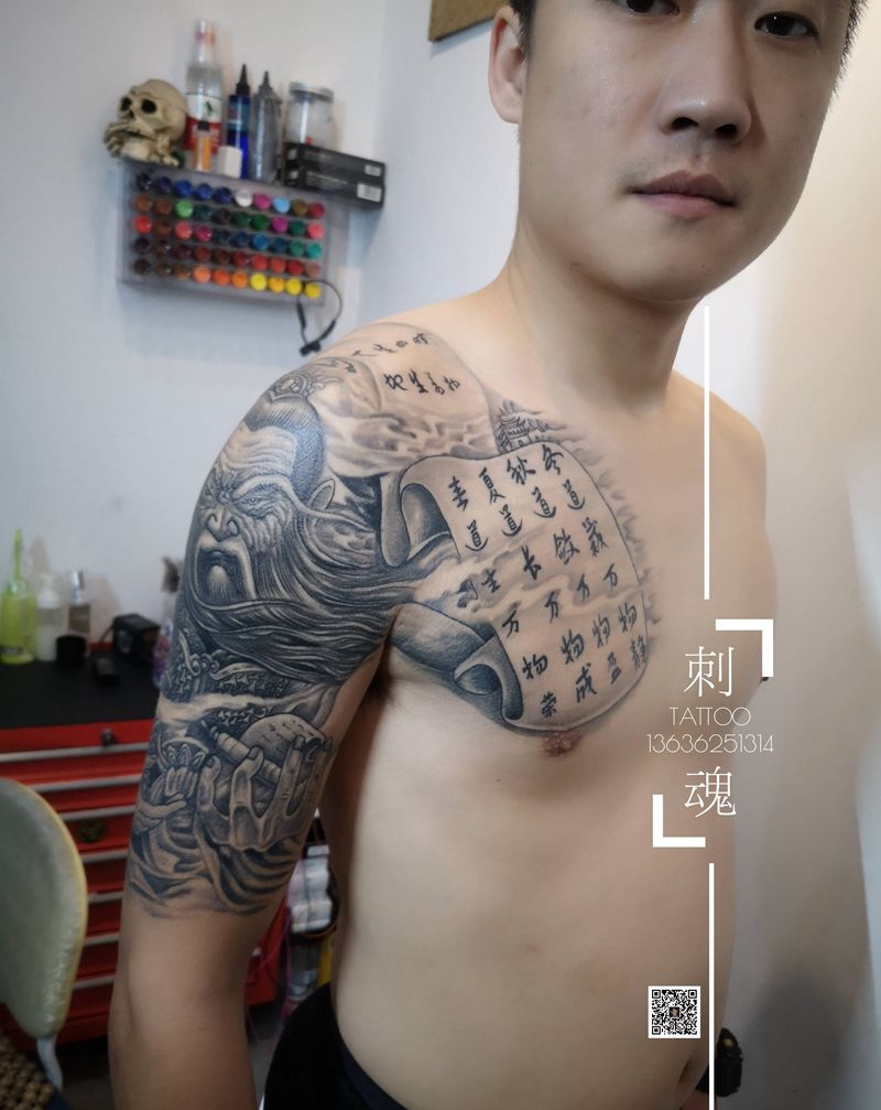 半甲恢复后纹身图片_胸部新传统纹身图案