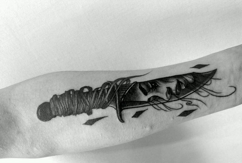 小刀肖像纹身纹身图片