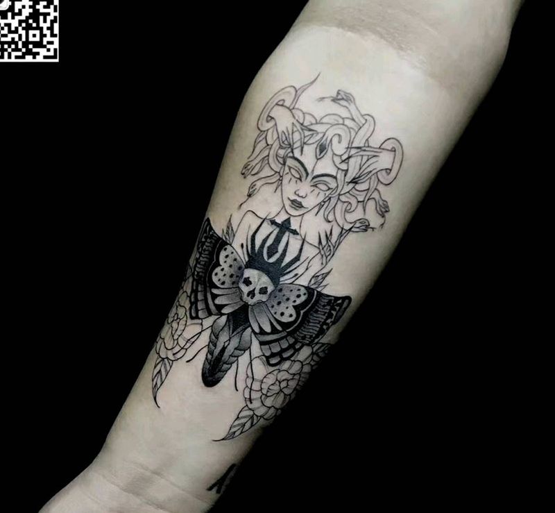 美杜莎纹身图片_手臂纹身图案