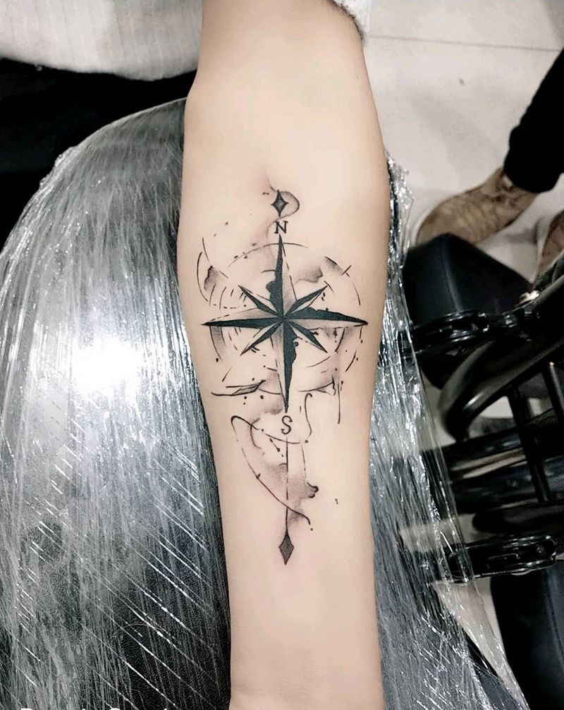 指南针纹身图片_手臂纹身图案