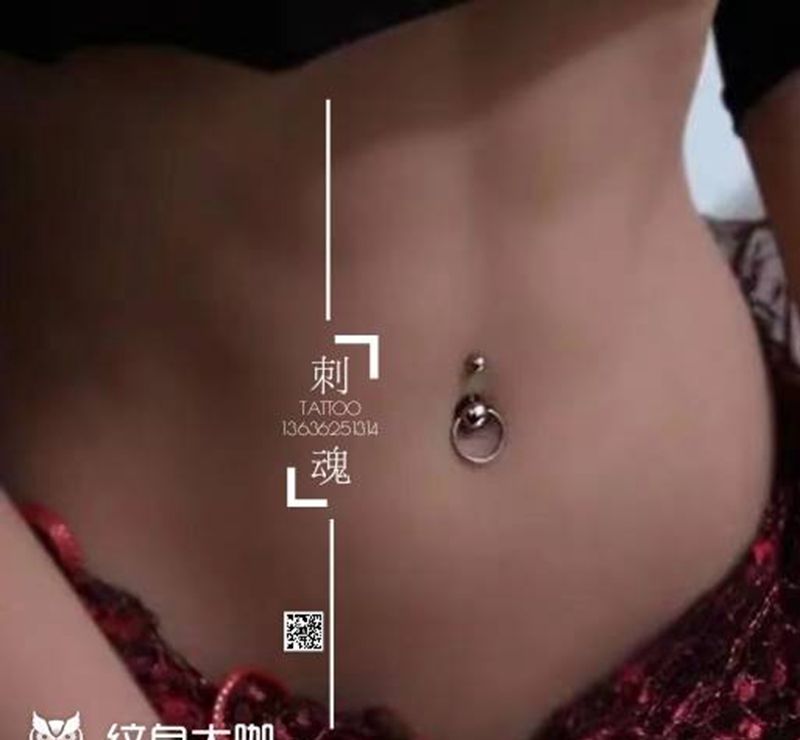 穿孔纹身图片_脐钉舌钉阔耳纹身图案