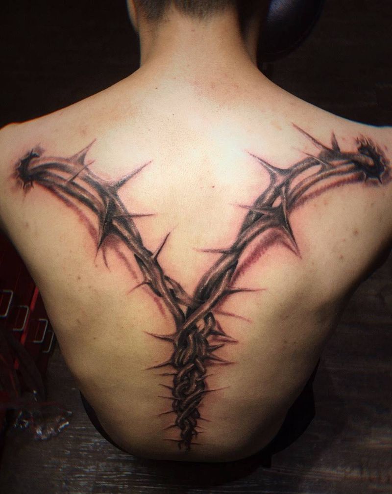 后背荆棘纹身图片