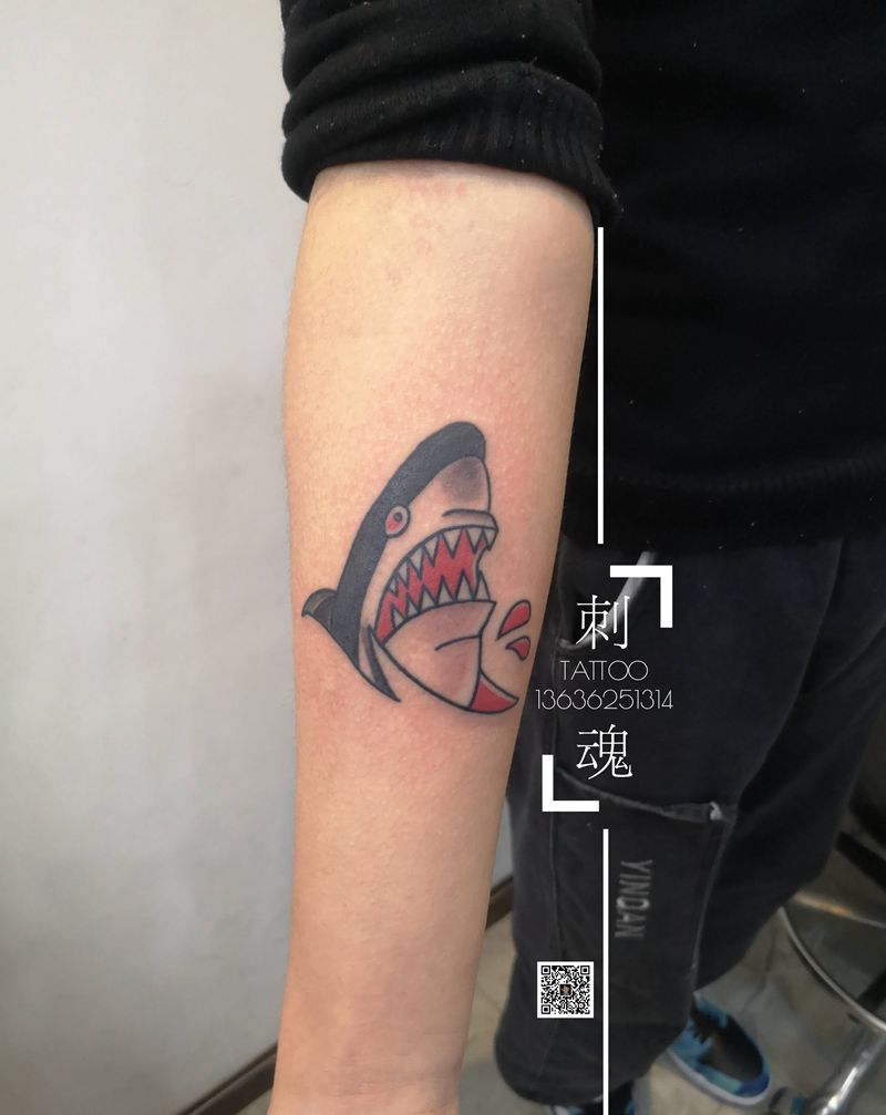 鲨鱼纹身图片_手臂New School纹身图案