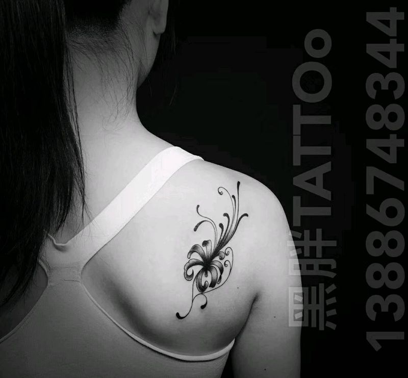 藤蔓花纹身图片