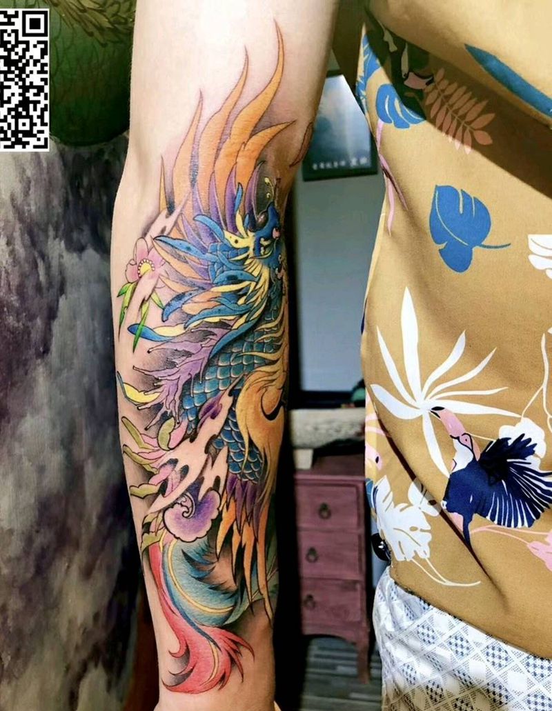七彩朱雀纹身图片_手臂纹身图案