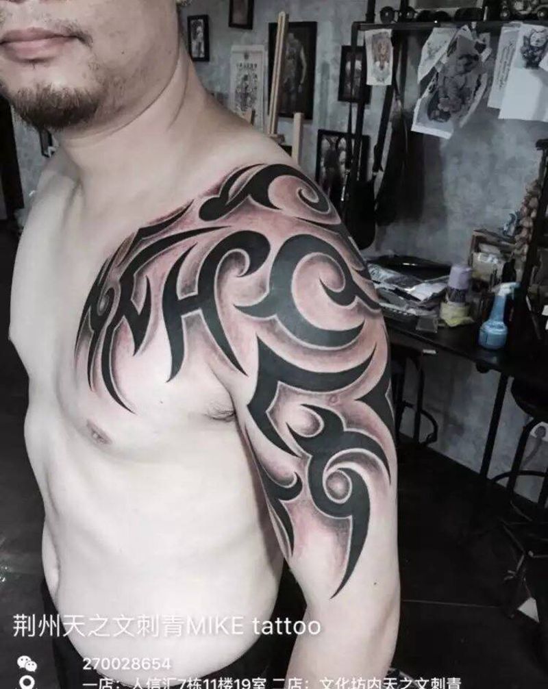 图腾半胛纹身图片