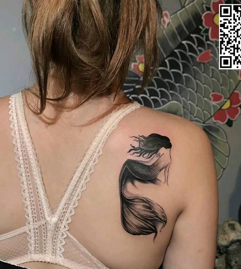 美人鱼纹身图片_背部纹身图案