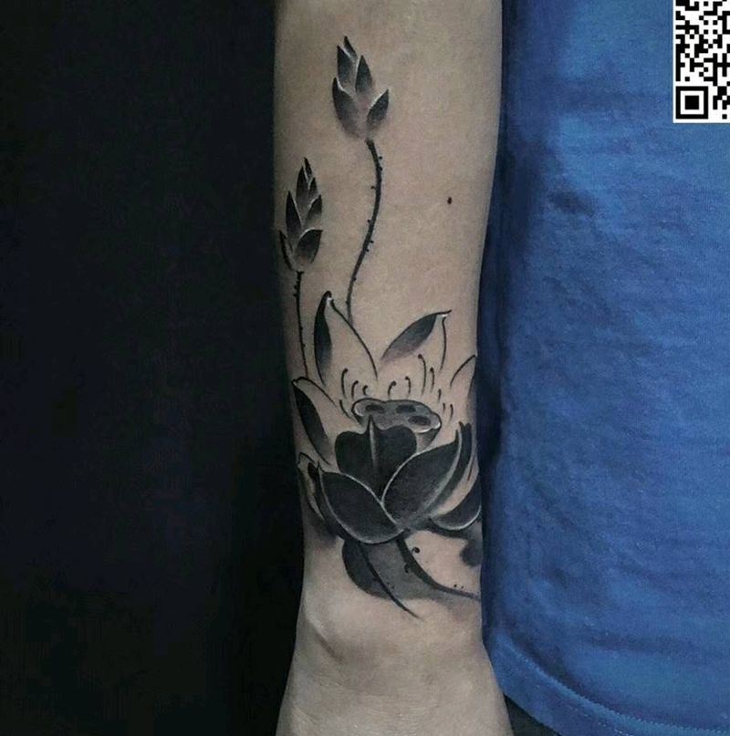 莲花纹身图片_手臂纹身图案