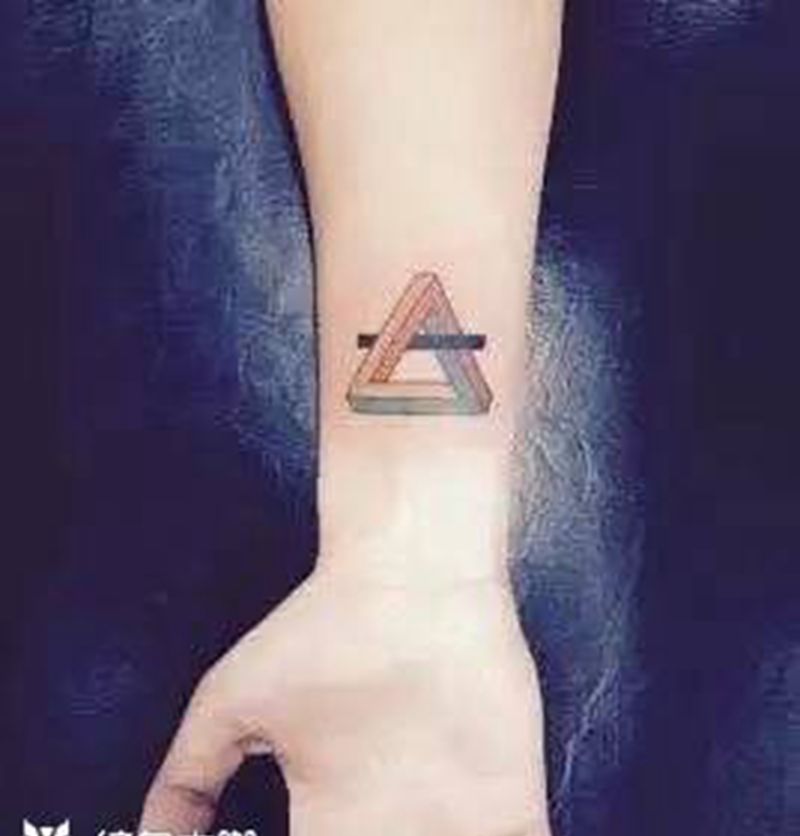 三角几何纹身图片