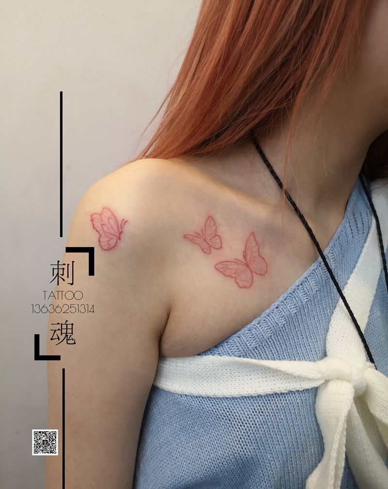 小清新蝴蝶纹身图片_胸部几何纹身图案