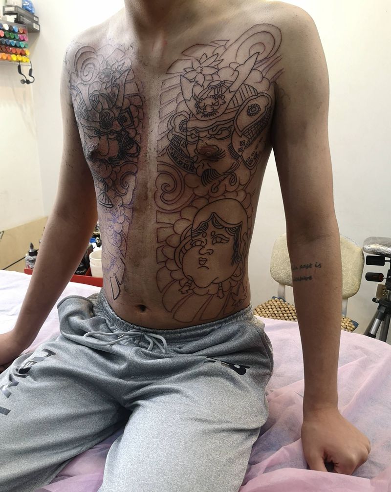 刺魂纹身作品更新纹身图片_胸部新传统纹身图案